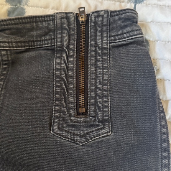 Free People Stylish Gray Women's Shorts - Picture 2 of 9